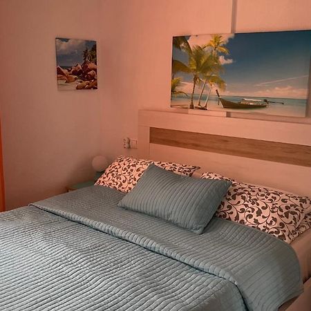 טורבייחה Isla Verde Apartment מראה חיצוני תמונה