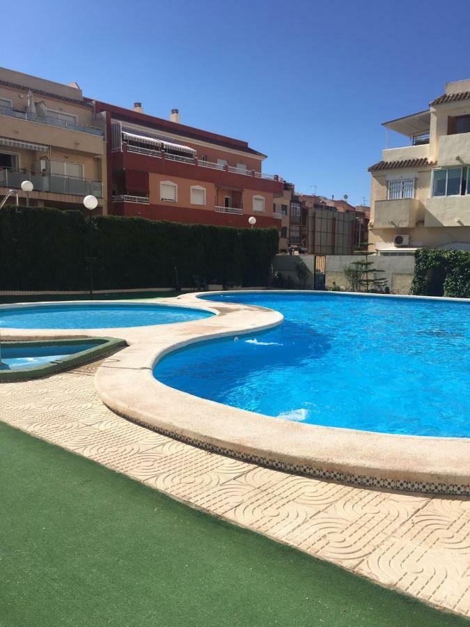 טורבייחה Isla Verde Apartment מראה חיצוני תמונה